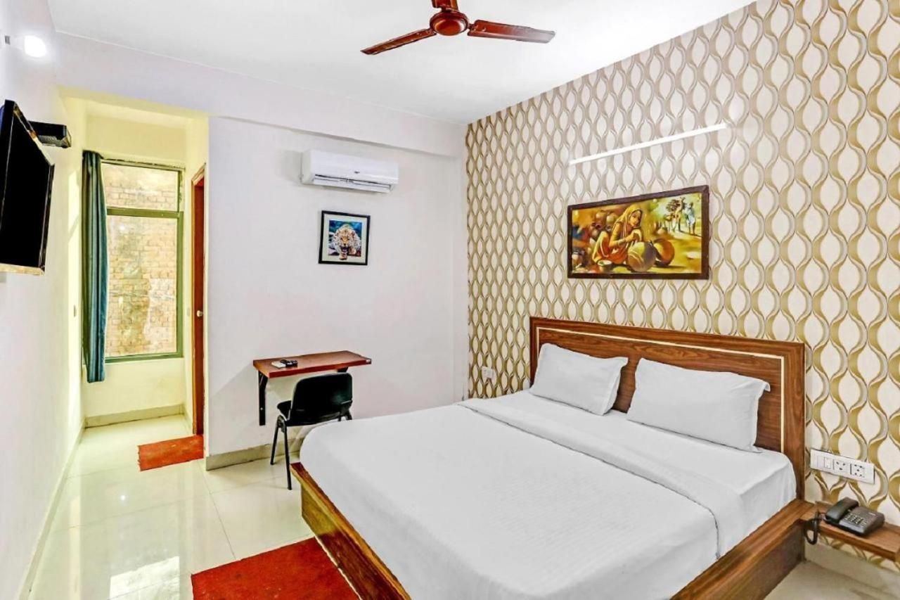 Hotel Noida Continental At Noida City Center 外观 照片