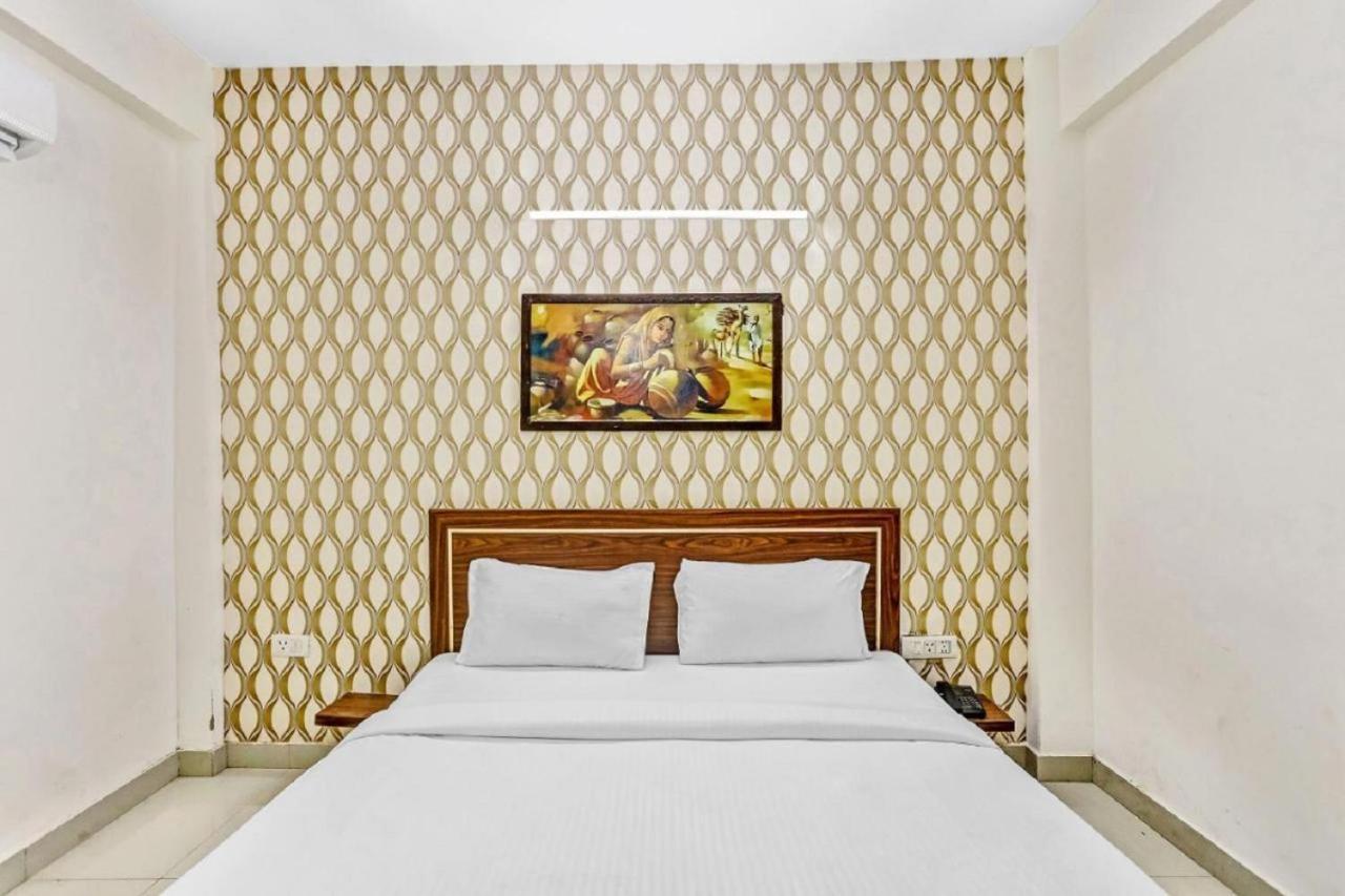 Hotel Noida Continental At Noida City Center 外观 照片