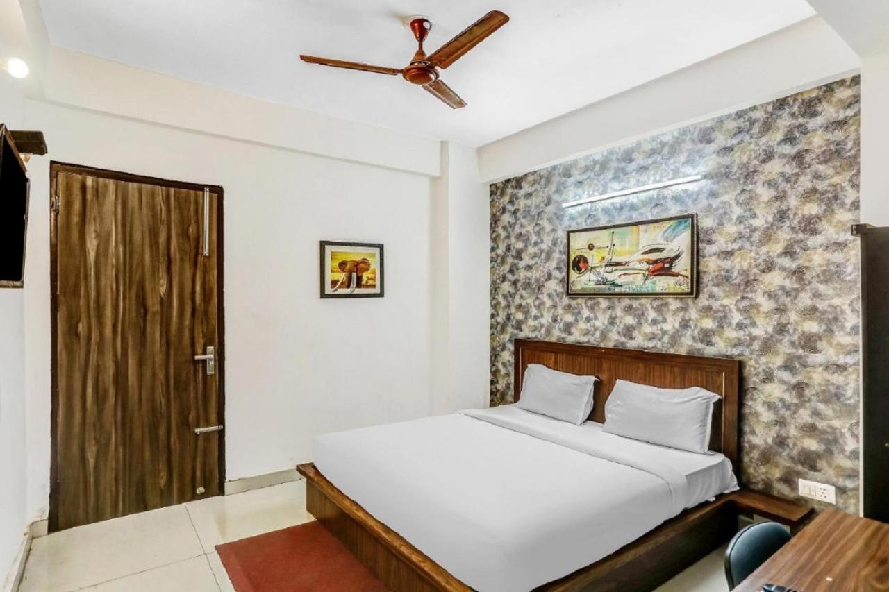 Hotel Noida Continental At Noida City Center 外观 照片