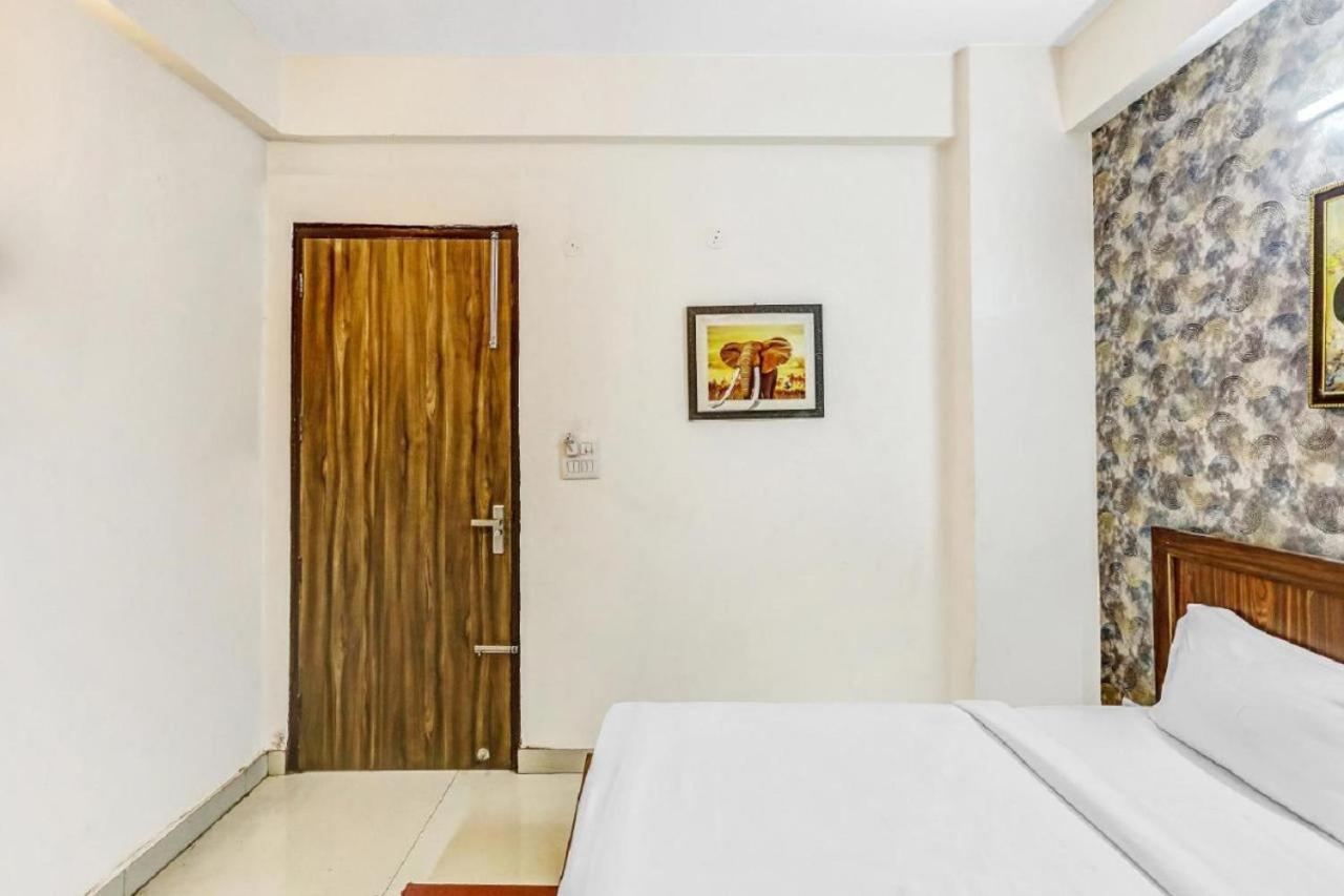 Hotel Noida Continental At Noida City Center 外观 照片